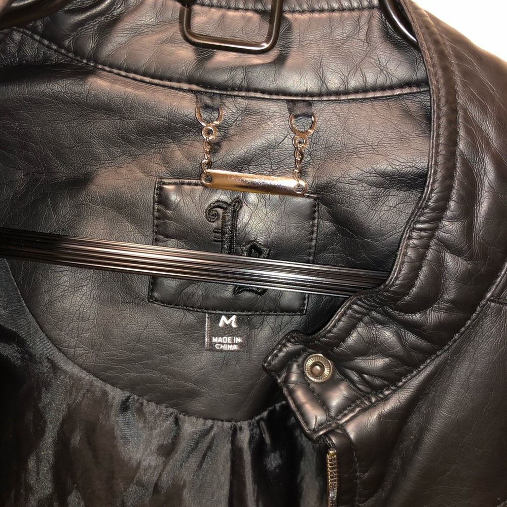 Woman’s jacket - Picture 4 of 8